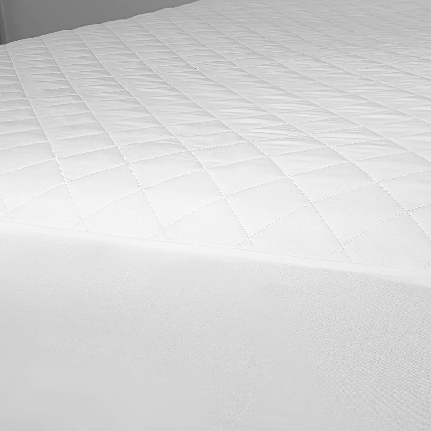 Quilted Mattress Pad - The Quilted Fabric is Comfortable and Thick Enough to Get a Restful Night Sleep. The Plush Mattress Topper Will Also Help Protect Your Mattress from Stains. (Full)