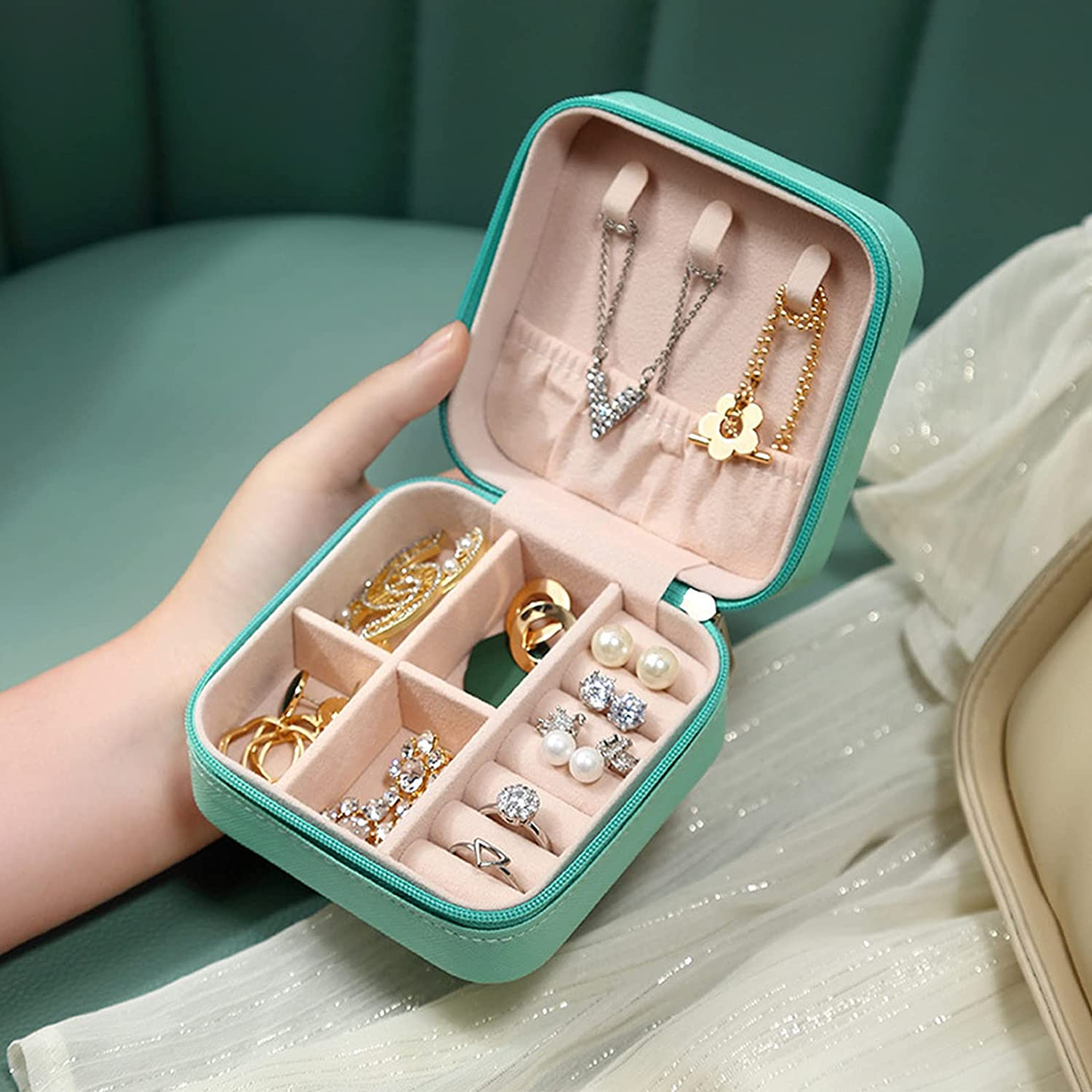 Small Portable Travel Jewelry Box Organizer Display Storage Bag Portable Travel Storage Box for Storage Rings Earrings Necklace (Light Blue)