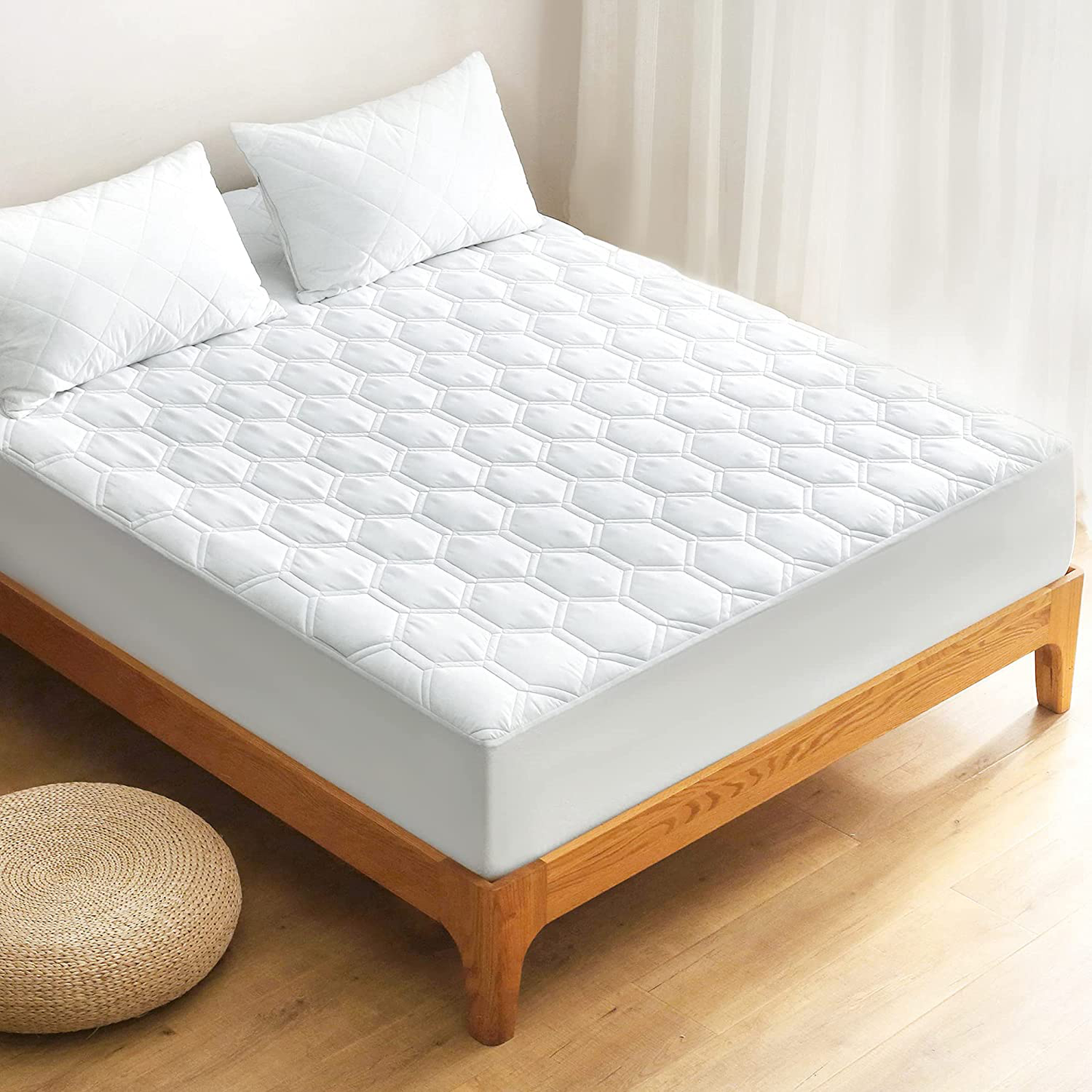 Waterproof Mattress Pad for King Size Bed, Breathable King Mattress Protector with 6-18 inches Deep Pocket, Quilted Alternative Hollow Cotton Filling Mattress Cover, White