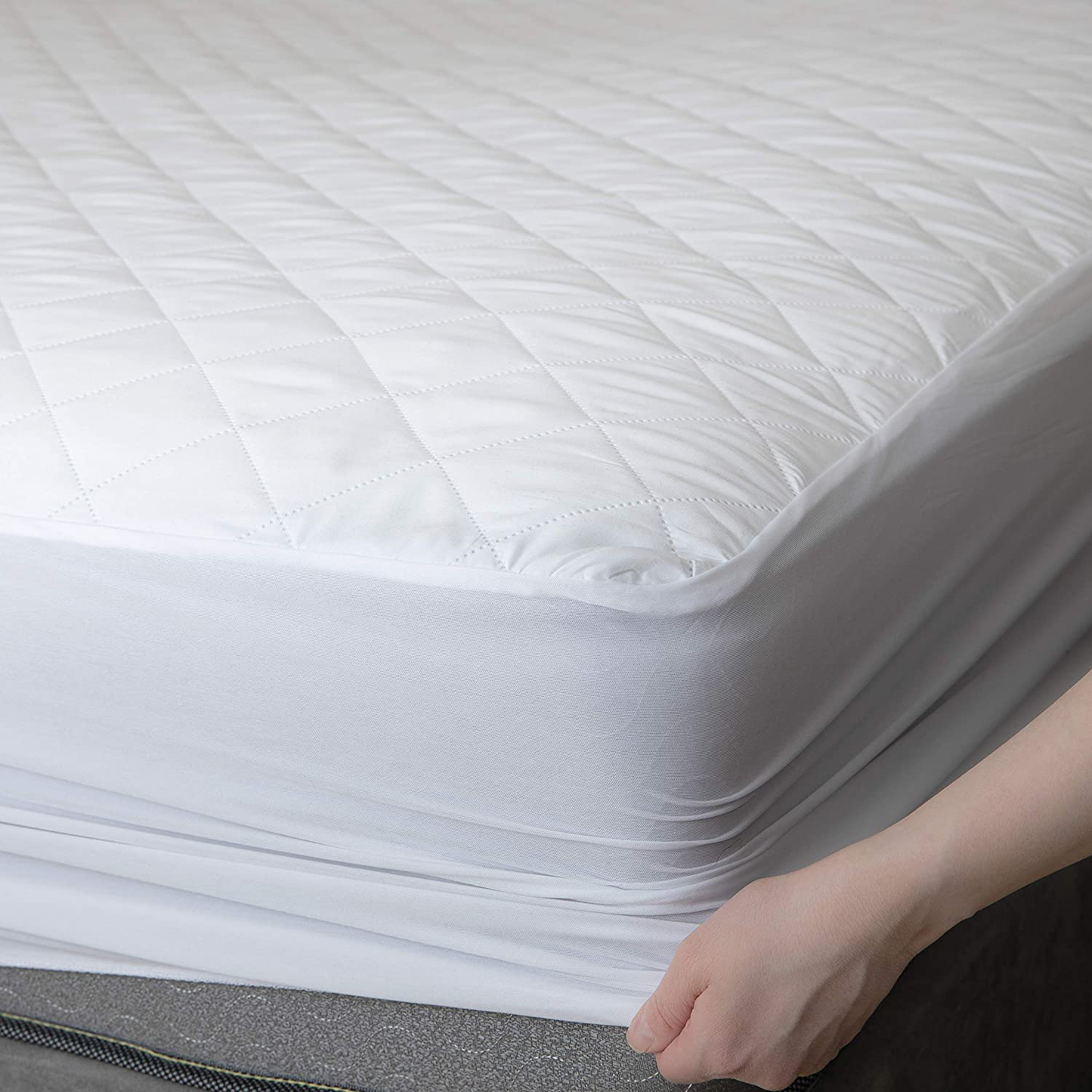 Quilted Mattress Pad - The Quilted Fabric is Comfortable and Thick Enough to Get a Restful Night Sleep. The Plush Mattress Topper Will Also Help Protect Your Mattress from Stains. (Full)