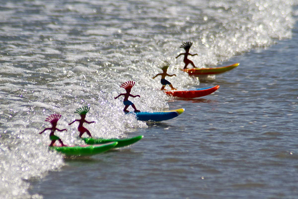 Surfer Dudes Classics Wave Powered Mini-Surfer and Surfboard Toy - Hossegor Hank