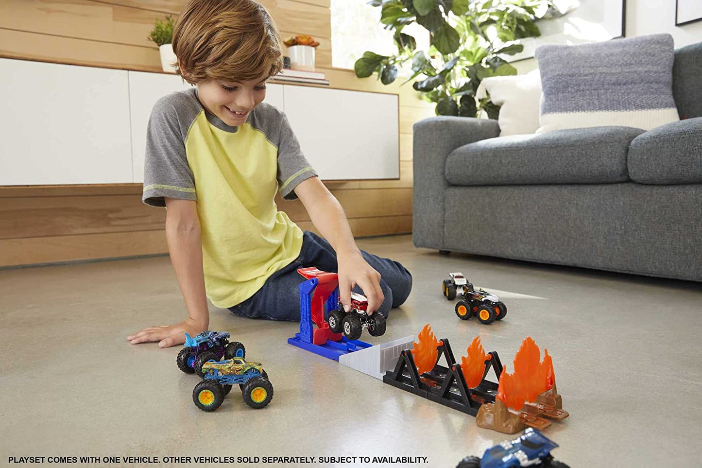 Hot Wheels Monster Trucks Fire through Hero Playset with 1:64 Scale Die-Cast 5 Alarm Vehicle & Launcher, Gift for Kids Ages 3 to 8 Years Old