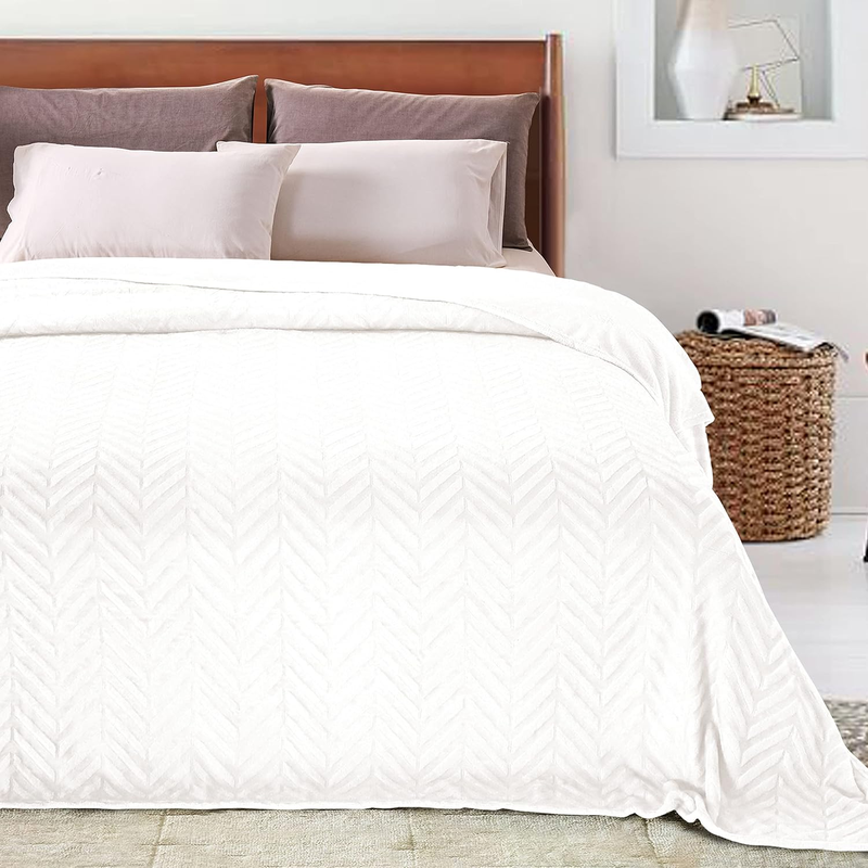 Soft Velvet Lightweight Bedspread - Plush Fluffy Coverlet Chevron Design