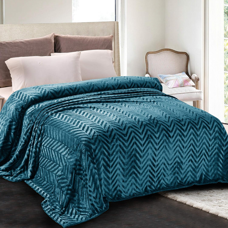 Soft Velvet Lightweight Bedspread - Plush Fluffy Coverlet Chevron Design