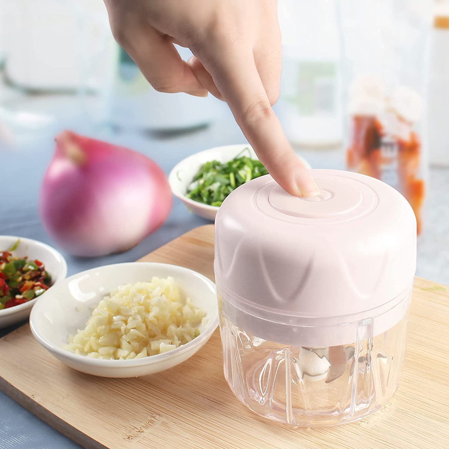 Electric Mini Garlic Chopper, 250Ml Wireless USB Recharge Waterproof Food Chopper Processor Portable Small Vegetable Mincer Blender Masher Crusher for Spice, Baby Food, Onion, Ginger (White)