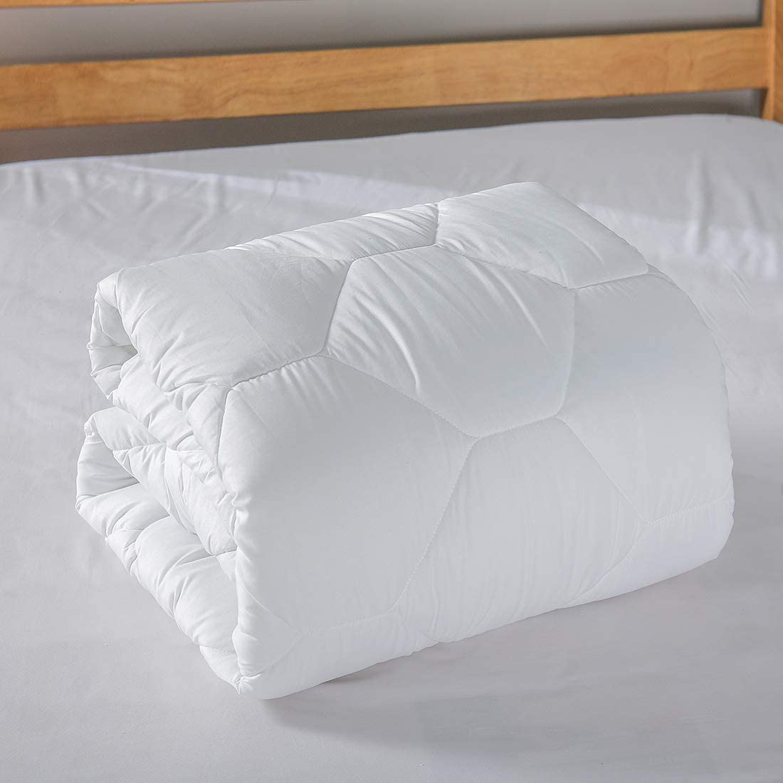 Cal King Mattress Pad, 8-21" Deep Pocket Protector Ultra Soft Quilted Fitted Topper Cover Breathable Fit for Dorm Home Hotel -White