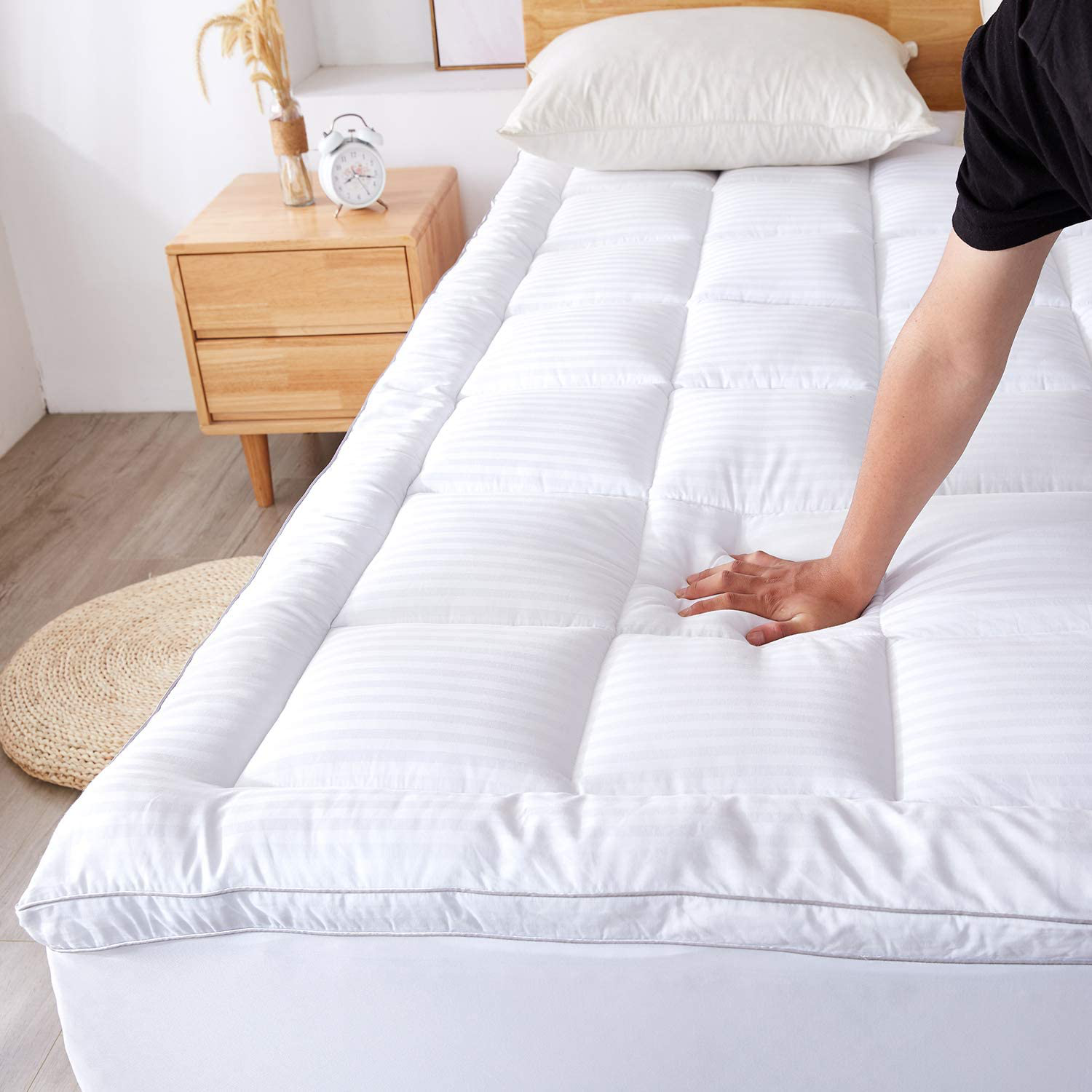 WhatsBedding 2 Inch Thick Mattress Topper with 400T 100% Cotton Cover, Cal-King Mattress Pad with Down Alternative Filled (8-21" Fitted Deep Pocket)