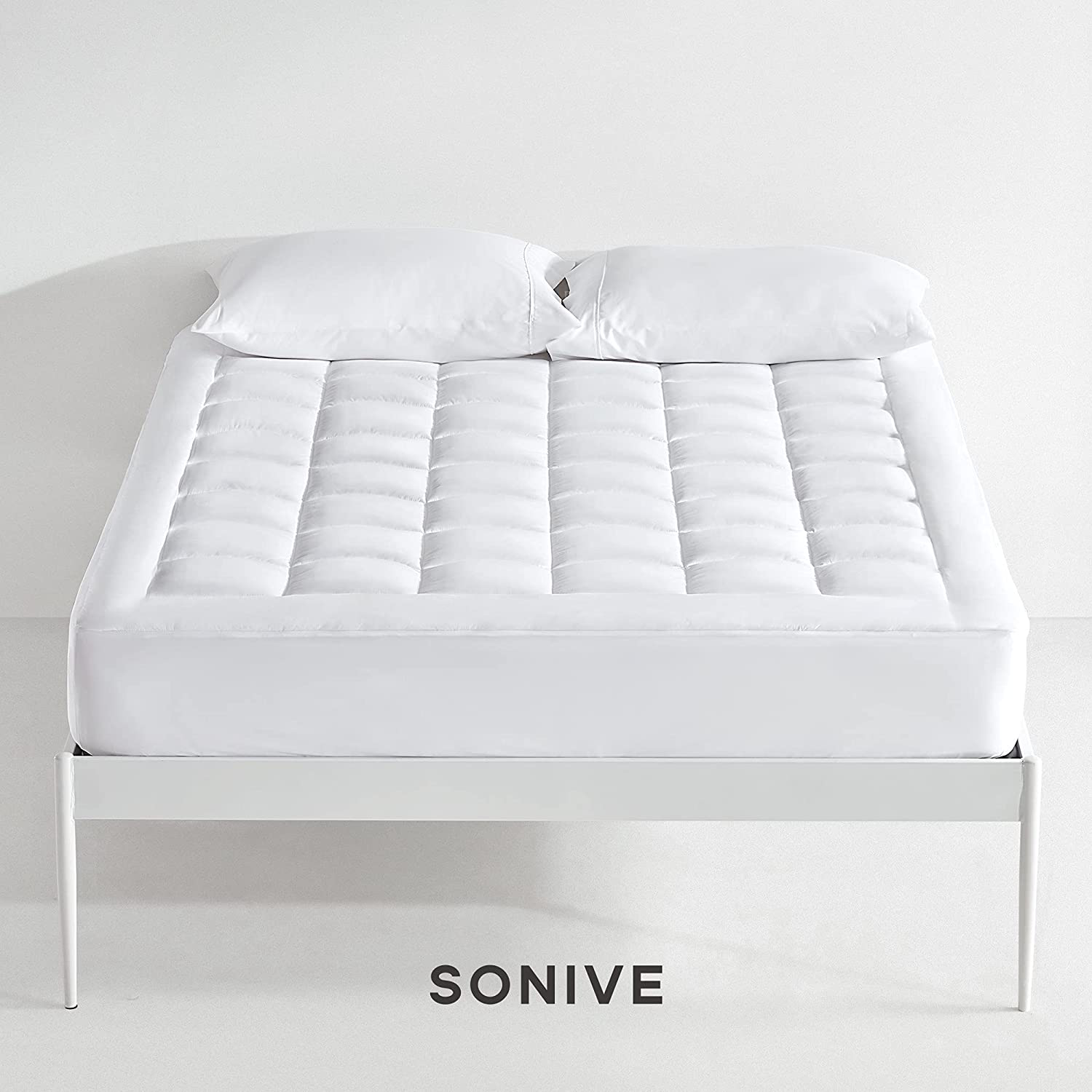 SONIVE Quilted Mattress Pad Soft Fluffy Pillow Top Mattress Cover Down Alternative Fill Topper Streches up to 21 Inches Deep Pocket (White, Queen)