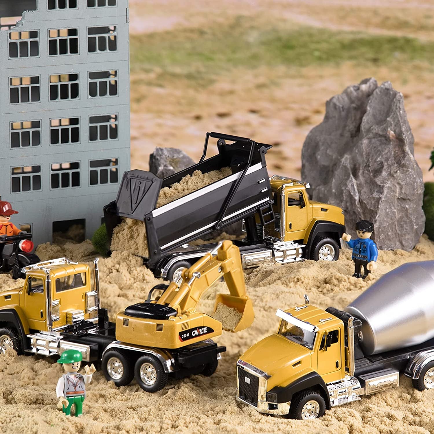 3 Pack of Diecast Engineering Construction Vehicles, Dump Truck, Digger, Mixer Truck, 1/50 Scale Metal Collectible Model Cars, Pull Back Car Toys with Opening Doors for Boys and Girls